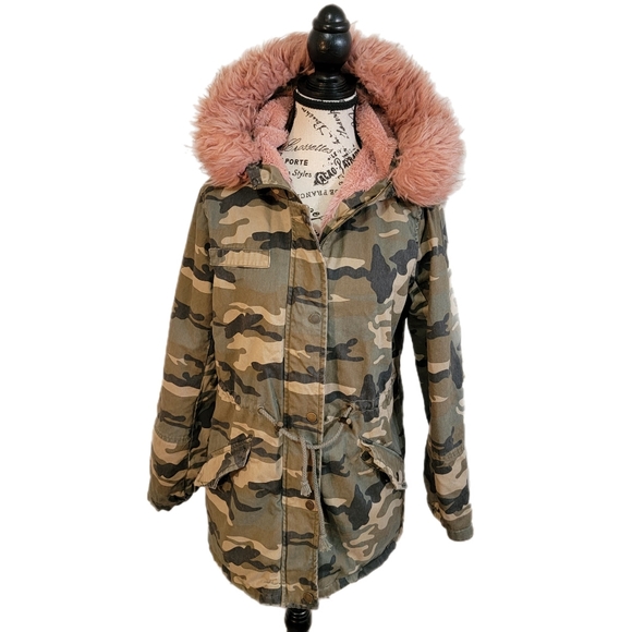 Ci Sono Jackets & Blazers - Ci Sono  Women's Camo Jacket  Size S Sherpa Quilted Lined Hooded Pink Faux Fur
